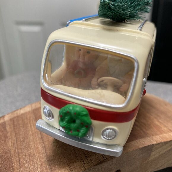 Hallmark 1995 Merry RV Camper Christmas Keepsake Ornament Mr. & Mrs. Santa Claus - Picture 6 of 7